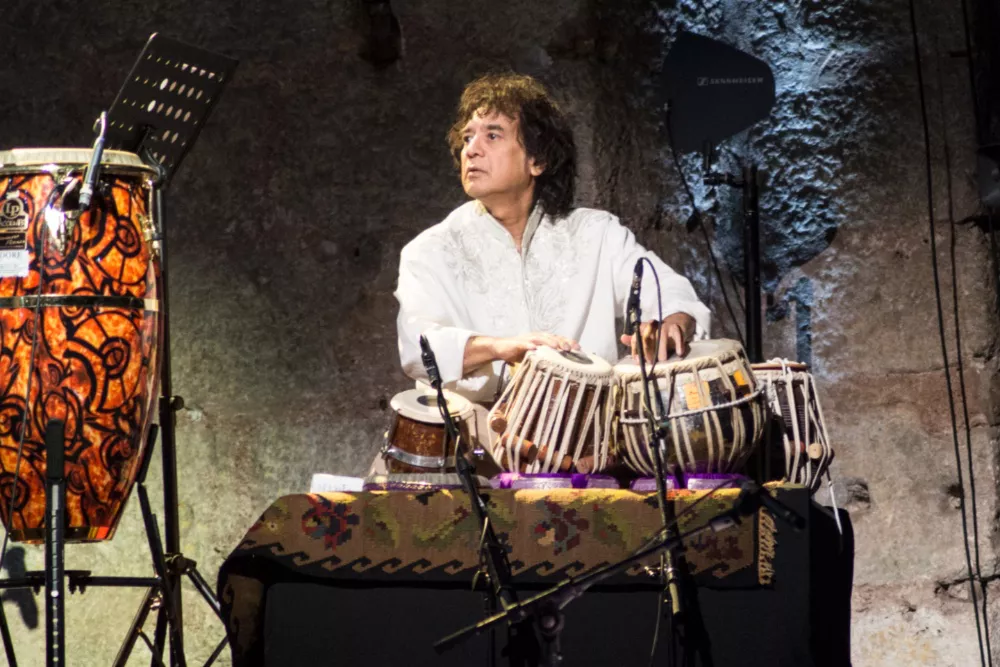 Zakir Hussain, Músico Indio Ganador del Grammy, Fallece a los 73 Años