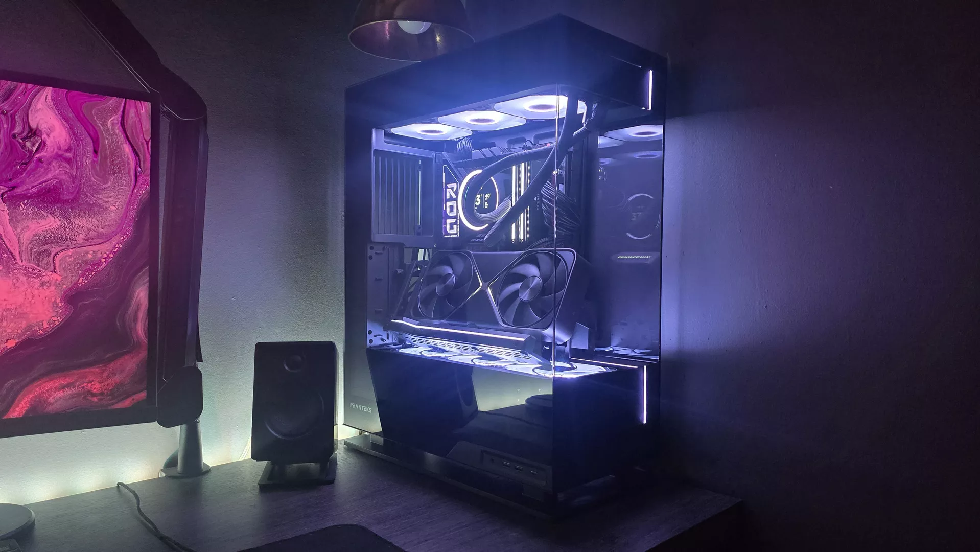 Puede que no sea perfecto, pero la apariencia del nuevo chasis de Phanteks es absolutamente fenomenal. Y estoy transfiriendo mi sistema a él ahora mismo.